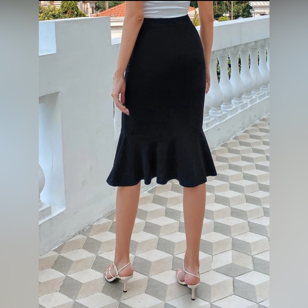 Frenchy Solid Mermaid Hem Skirt - Picture 2 of 3